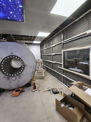 좋은 가격 RF 보호실 50 오름 입력 저항과 다층 코팅 RF 보호 유리 창문 사용자 정의 가능한 파라데이 케이지 MRI 온라인으로